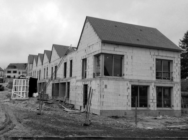 Novembre 2017 - La silhouette des maisons se précise, Maisons couvertes et fenêtres posées 