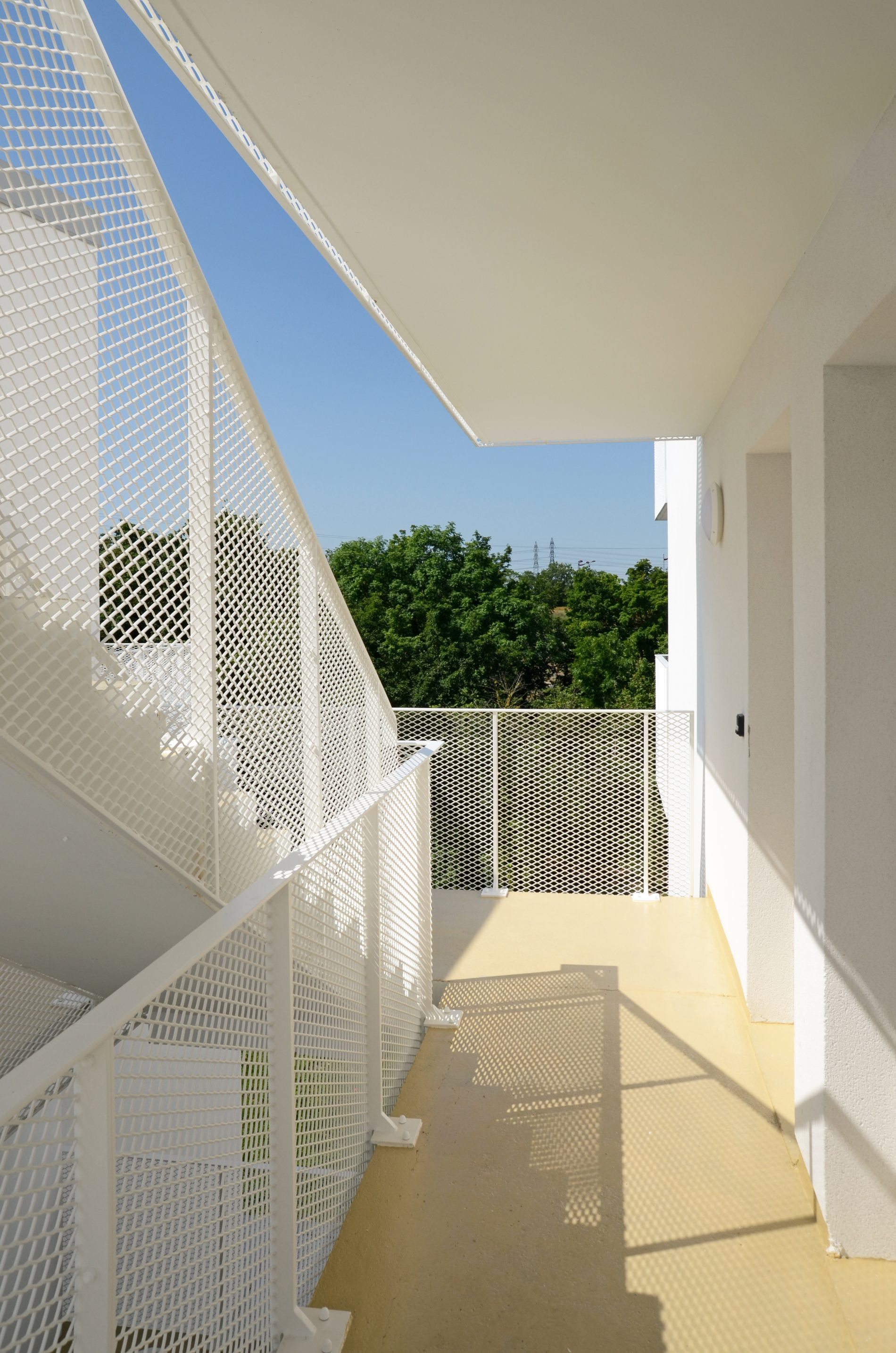 les coursives d'accès aux logements intermédiaires