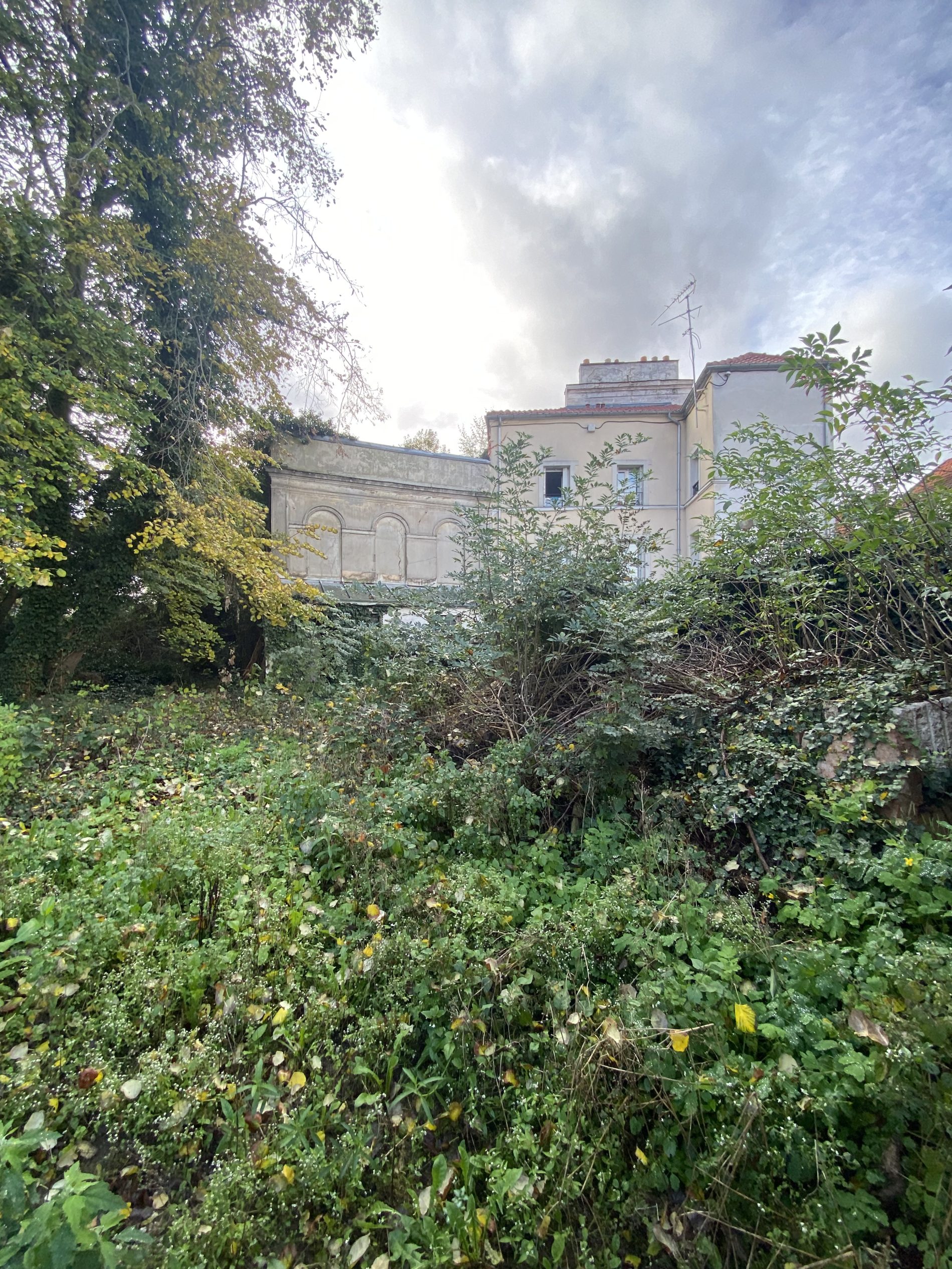 l'immeuble à réhabiliter coté jardin