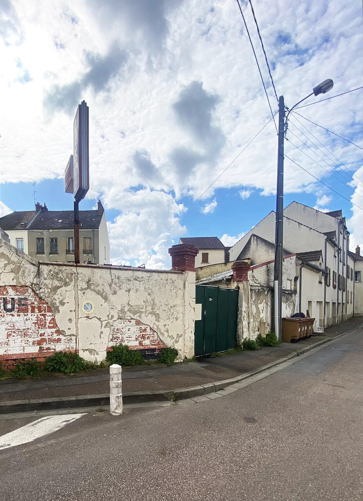 K-HUT est heureux de collaborer avec URBANIS AMENAGEMENT pour DIGNEO, dans le cadre de sa mission de résorption de l’habitat dégradé