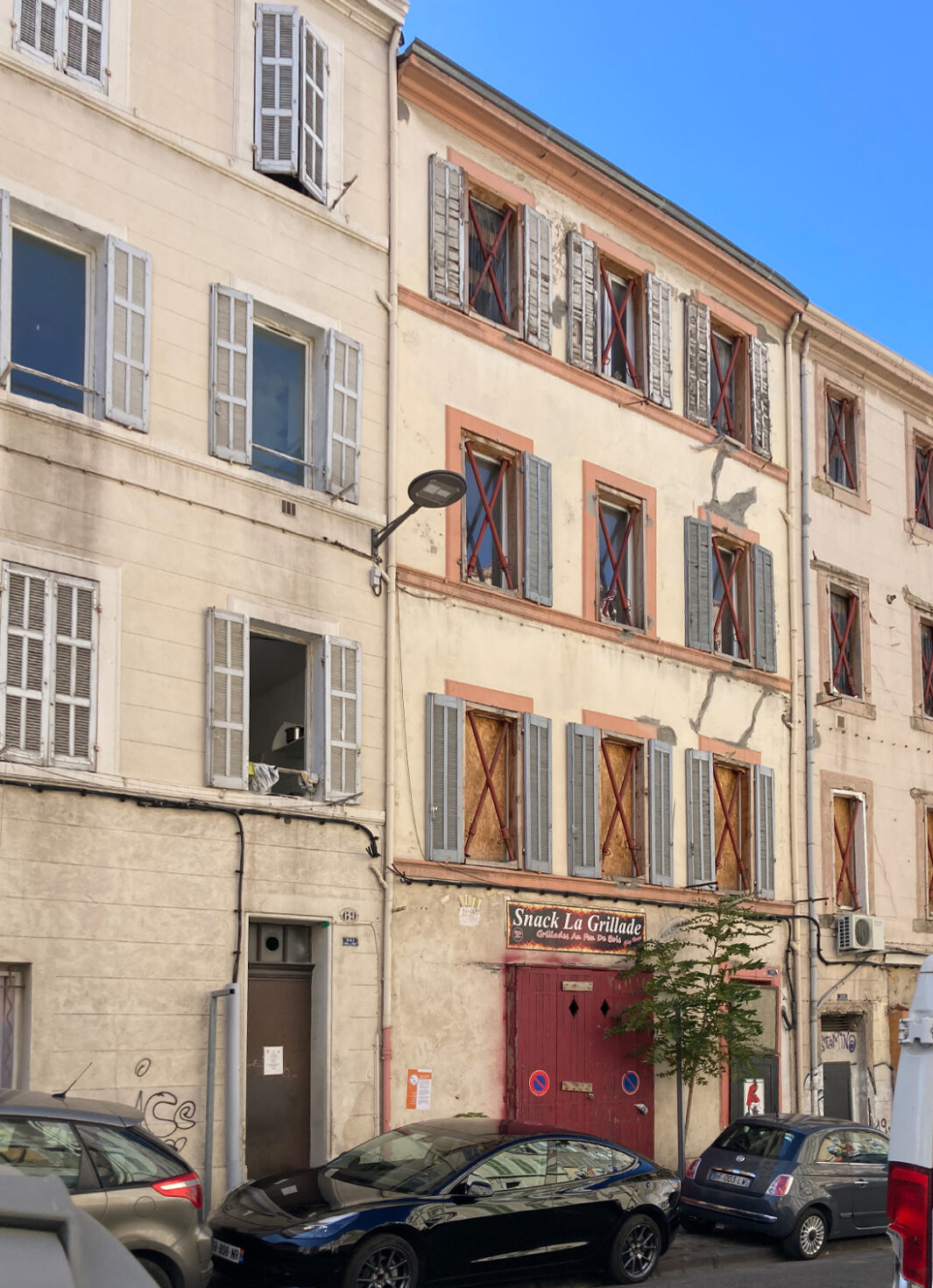 Immeuble insalubre à Marseille objet d'une étude de&nbsp;réhabilitation lourde